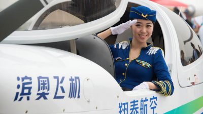 Китай на авиасалоне представил самый большой в мире самолёт-амфибию