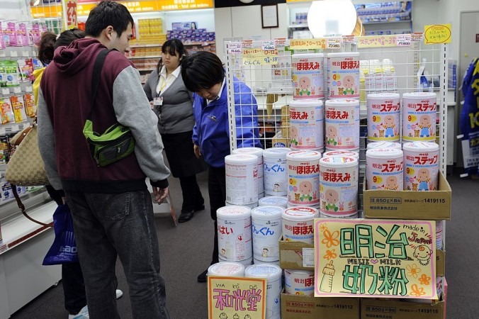 Китайские туристы в магазине в Акихабара, Токио, 10 февраля 2011 года. Фото: Toshifumi Kitamura/AFP/Getty Images | Epoch Times Россия