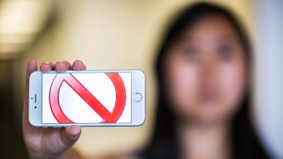 Китайская компания заплатит сотрудникам за отказ от айфонов