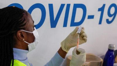 Вакцинация вызывает побочные симптомы у переболевших COVID-19 ─ исследование