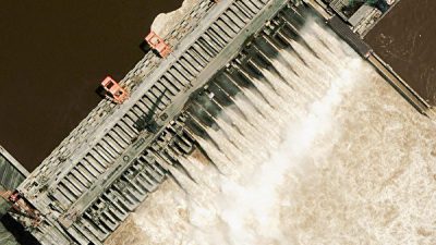 Из-за рекордных наводнений в Китае снова появились вопросы по крупнейшей в мире плотине «Три ущелья»