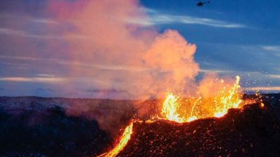 В Исландии продают извергающийся вулкан