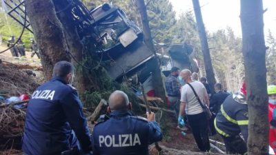 Кабина канатной дороги упала с высоты 1,5 км в Италии. Погибли 14 человек