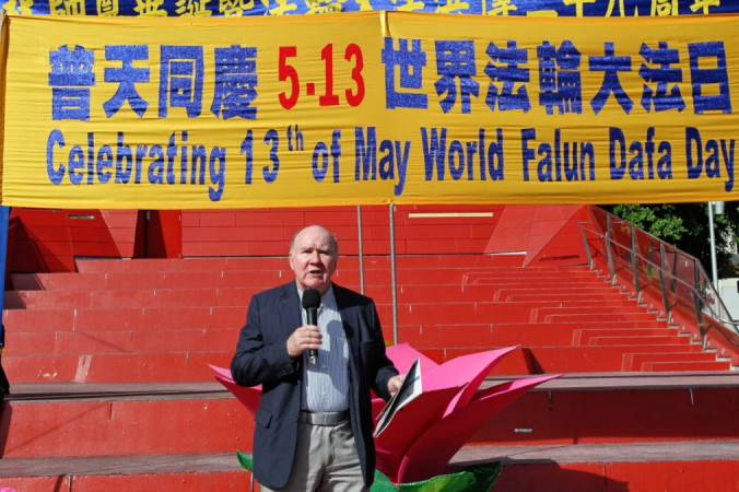 Питер Уэстмор, бывший президент Национального гражданского совета, выступает на мероприятии во Всемирный день Фалунь Дафа в Мельбурне, Австралия, 8 мая 2021 года. (Chen Ming/Epoch Times) | Epoch Times Россия