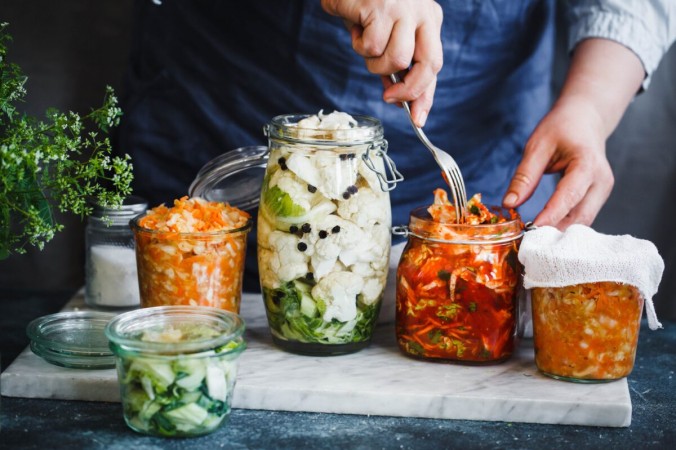Ферментированные продукты поддерживают наш микробиом. (Casanisa / Shutterstock) | Epoch Times Россия