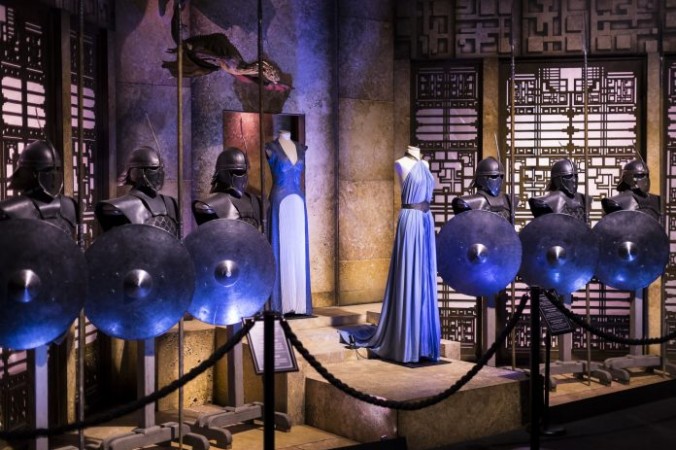 Выставка костюмов и реквизита из фильма «Игра престолов» в Морском музее Барселоны, Испания. (<a href=