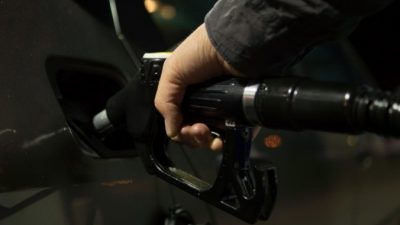 В России эксперты прогнозируют временное снижение цен на бензин