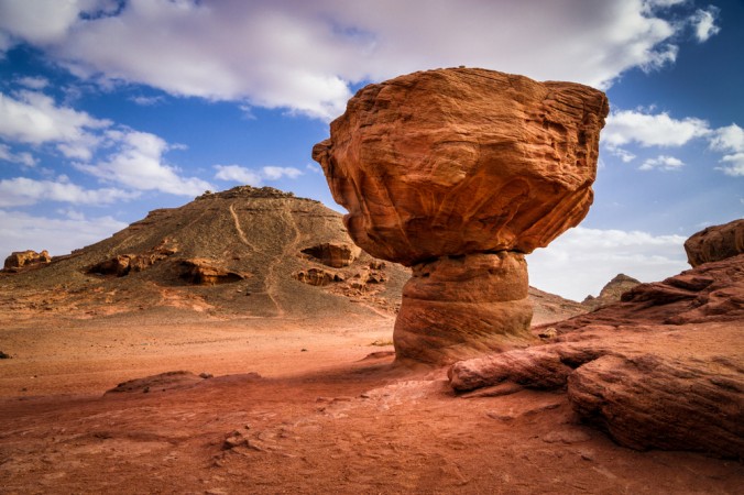 Геологическая скала, известная как Гриб в парке Тимна. (Мирослав Оринджак / Shutterstock) | Epoch Times Россия