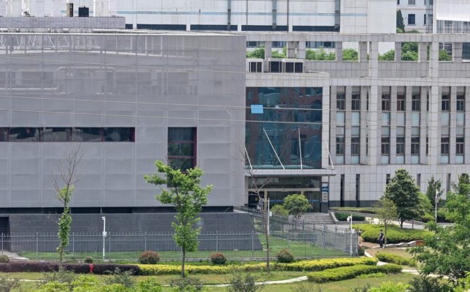 Здание лаборатории P4 в Уханьском институте вирусологии показано в Ухане, Китай, 13 мая 2020г. Фото: Hector Retamal/AFP via Getty Images | Epoch Times Россия