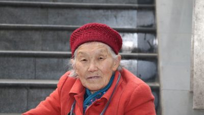 Одна молодая женщина заботится о восьми пожилых родственниках: последствия китайской политики одного ребёнка