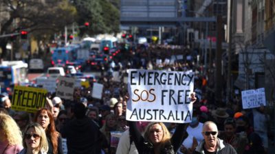 Тысячи австралийцев протестуют против изоляции в Сиднее и Мельбурне