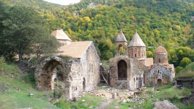 Армяне и церкви Нагорного Карабаха всё ещё в осаде