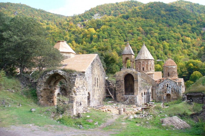 Руины монастыря Дадиванк в Кельбаджарском районе Азербайджана. (Всеобщее достояние) | Epoch Times Россия