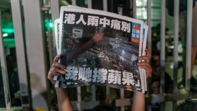 Более 20 стран требуют, чтобы Пекин прекратил подавлять свободу прессы в Гонконге