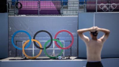 Режиссёр церемонии открытия Олимпийских игр уволился из-за скандала