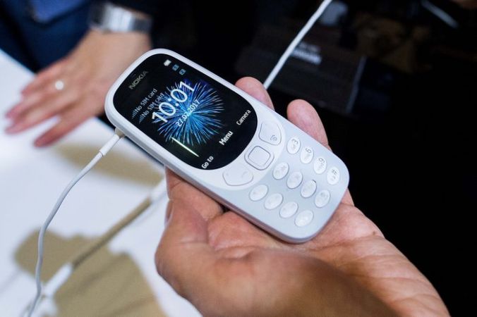 Телефон Nokia 3310 новой версии финской компании HMD Global. Фото: David Ramos/Getty Images | Epoch Times Россия