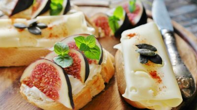 Самые простые и вкусные рецепты с сыром: грузинская ачма и жареный камамбер