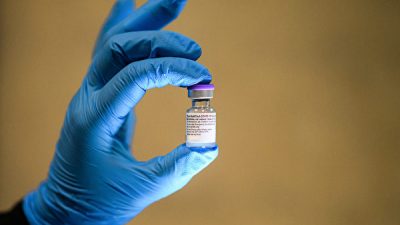 Три симптома, которых следует остерегаться после вакцинирования Pfizer, Modena