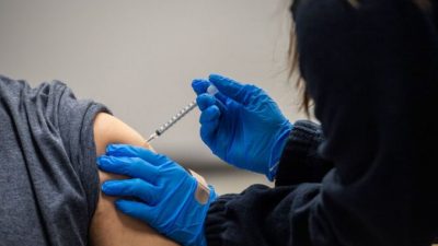 В Израиле половина вакцинированных заболели вирусом Delta