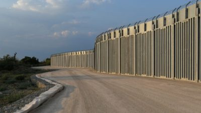 Греция возвела стальную стену вдоль турецкой границы