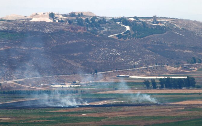 Вид из Марджаюна на поднимающийся дым недалеко от границы с Израилем, Ливан, 4 августа 2021 г. Karamallah Daher / Reuters | Epoch Times Россия