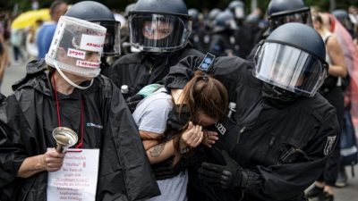 В ООН изучат жестокие действия полиции Германии в отношении протестующих против мер COVID-19