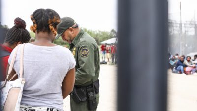 Более 800 несопровождаемых детей задержаны при пересечении границы США с Мексикой за один день