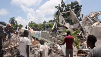Землетрясение на Гаити унесло жизни более 300 человек