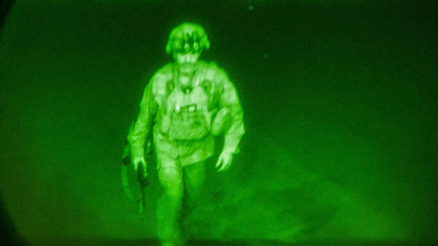 Пентагон опубликовал фотографию последнего солдата, покидающего Афганистан