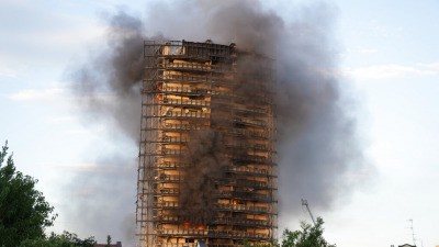 20-этажный жилой дом в Милане быстро сгорел из-за легко воспламеняющейся облицовки
