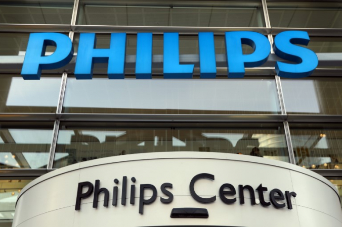 Логотип голландской технологической компании Philips в штаб-квартире компании в Амстердаме, Нидерланды, 29 января 2019 г. (Eva Plevier / Reuters) | Epoch Times Россия