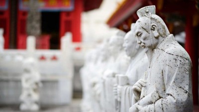 Два ученика Конфуция по-разному воспринимают приобретение и потерю