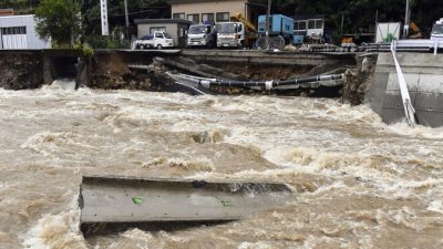 Из-за проливных дождей в Японии эвакуируют сотни тысяч жителей
