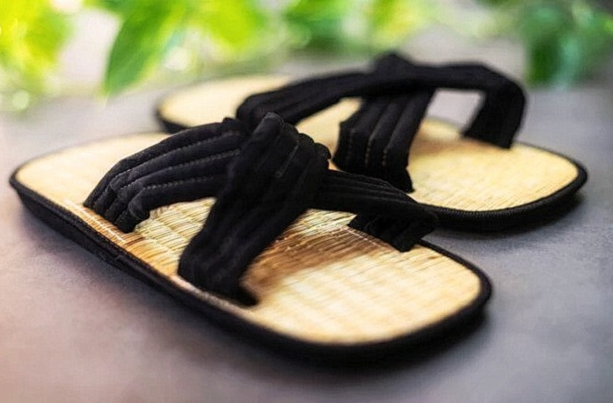 У японцев глубоко укоренились традиции снимать обувь перед входом в дома и другие внутренние помещения. (Изображение: <a href=