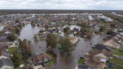 Ураган «Ида» обесточил более миллиона домов в Луизиане, спасатели снимают жертв наводнения с крыш и чердаков