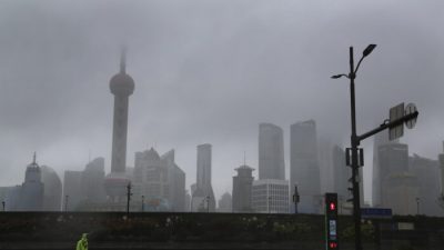 В Шанхае остановили движение самолётов и поездов из-за приближающегося тайфуна «Чанту»