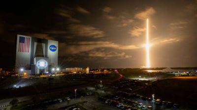 SpaceX готовится отправить на орбиту первую гражданскую команду