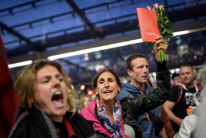 Протесты против мер COVID-19 охватили Швейцарию