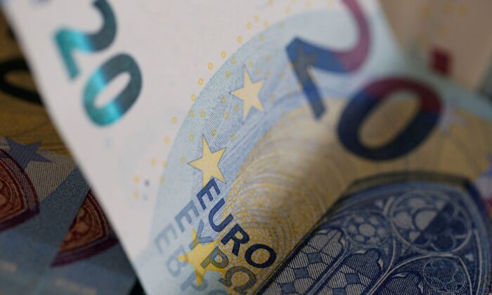 Банкноты 20 евро на иллюстрации, 1 августа 2016 г. Regis Duvignau / Illustration / Reuters | Epoch Times Россия
