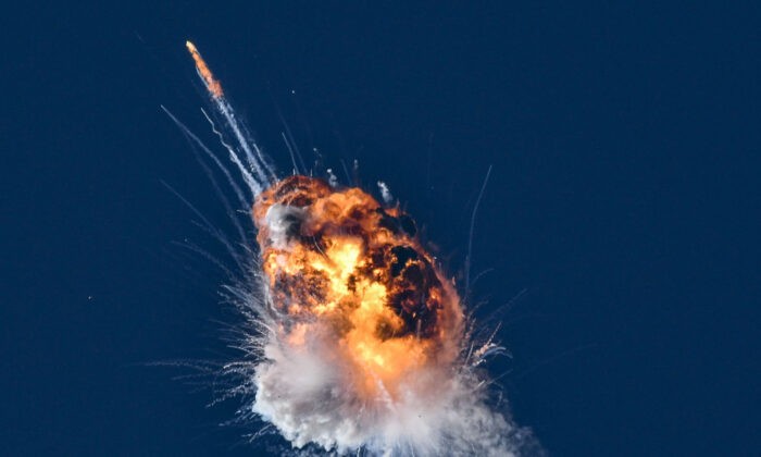 Ракета, запущенная Firefly Aerospace, последним участником нового космического сектора, взорвалась через несколько минут после взлёта с побережья центральной Калифорнии 2 сентября 2021 года. Len Wood/For The Santa Maria Times via AP | Epoch Times Россия