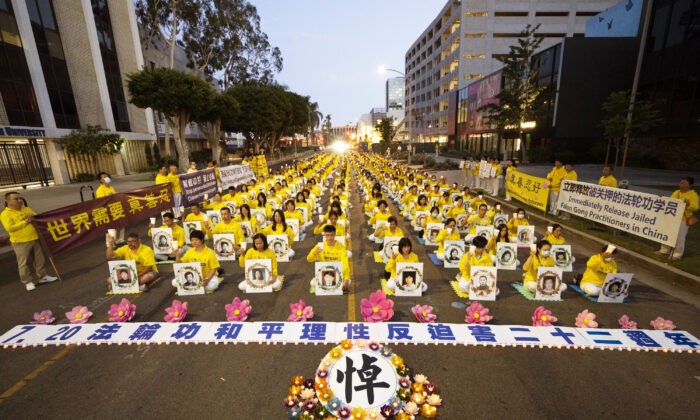 Практикующие Фалуньгун во время пикета, посвящённого 22-й годовщине преследования в Китае, Лос-Анджелес, Калифорния, 18 июля 2021 г. (Фото предоставлено Деборой Ченг) | Epoch Times Россия