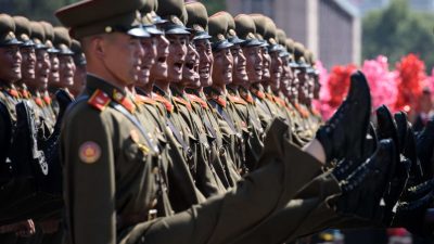 В Северной Корее ночью прошёл военный  парад