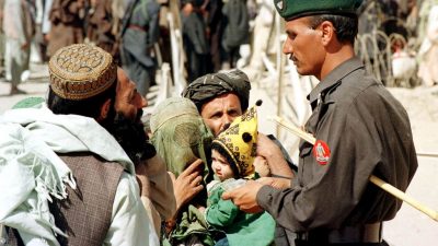 В давке на пакистано-афганской границе погибли четверо беженцев