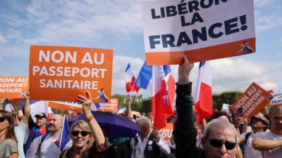 140000 французов протестуют против паспортов вакцины