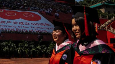 Китай усиливает политическое воспитание в университетах к большому неудовольствию студентов