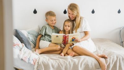Читаем детям на ночь «нужные книжки»