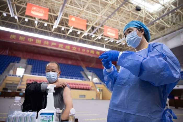 Китай вакцинирует детей от 3 лет, хотя были летальные случаи