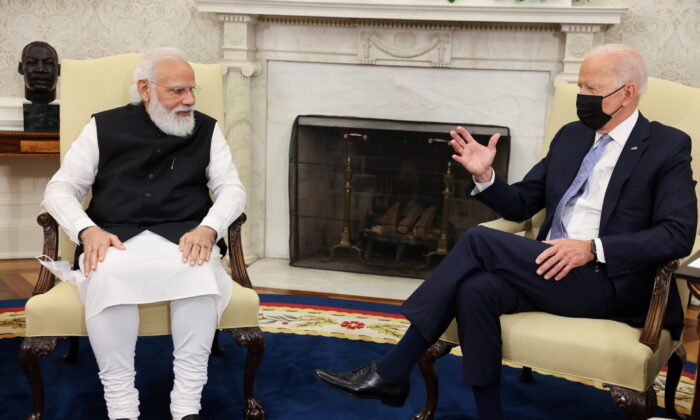 Президент США Джо Байден встречается с премьер-министром Индии Нарендрой Моди в Белом доме в Вашингтоне 24 сентября 2021 г. (Evelyn Hockstein/Reuters) | Epoch Times Россия