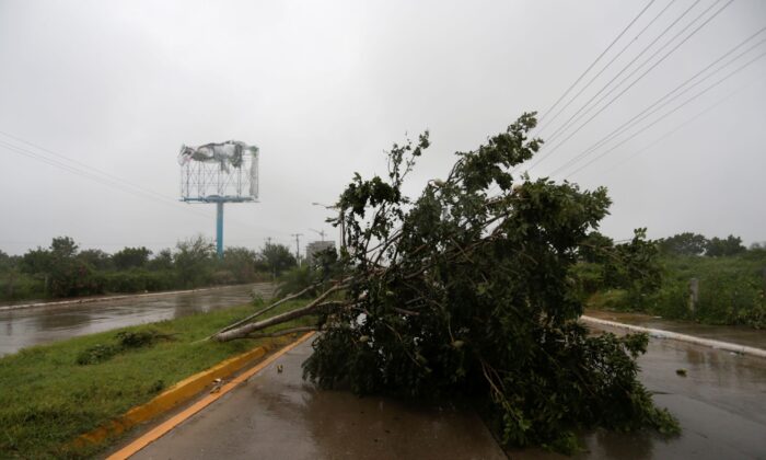 Ураган «Памела» обрушился на курорт тихоокеанского побережья в Масатлане, Мексика, 13 октября 2021 г. Daniel Becerril / Reuters