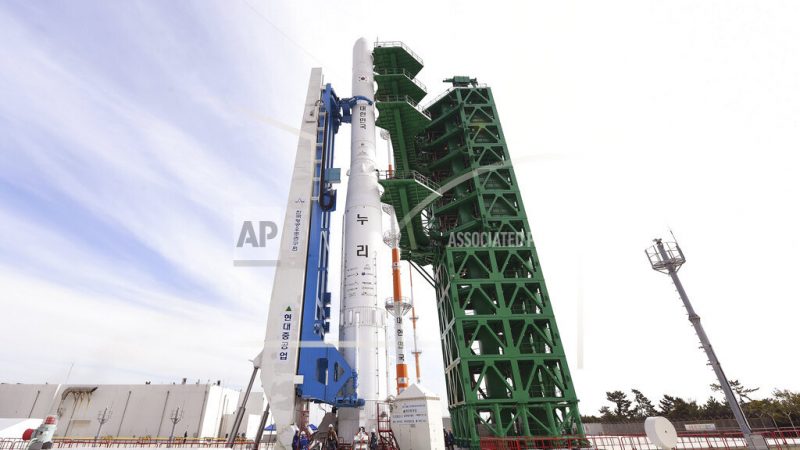 Ракета «Нури», первая отечественная космическая ракета Южной Кореи, находится на стартовой площадке в Космическом центре «Наро» в Гохыне, Южная Корея, 20 октября 2021 г. (Korea Aerospace Research Institute/Yonhap via AP) | Epoch Times Россия